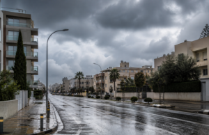 Κύπρος: Βροχές, καταιγίδες και πτώση της θερμοκρασίας το Σάββατο Η εικόνα αποτελεί προϊόν Τεχνητής Νοημοσύνης.