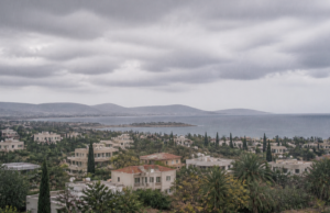 Αλλάζει ο καιρός το Σάββατο: Βροχές, καταιγίδες και αισθητή πτώση της θερμοκρασίας Η εικόνα αποτελεί προϊόν Τεχνητής Νοημοσύνης.
