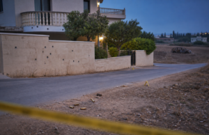 Αγία Νάπα: Σφαίρες έπληξαν και παρακείμενη κατοικία στην απόπειρα φόνου