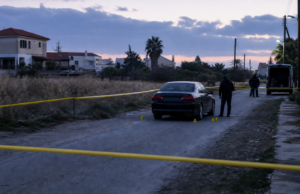 Απόπειρα φόνου στην Αγία Νάπα: Έστησαν ενέδρα σε 33χρονο και πυροβόλησαν το όχημά του