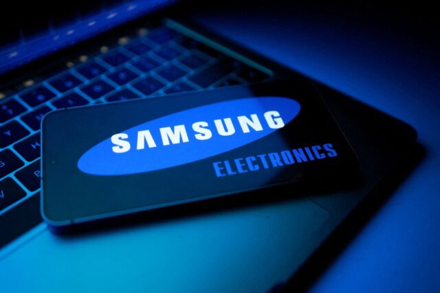 india-smartphones-apple-samsung.jpg