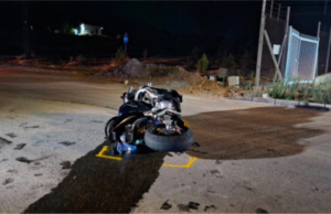 Η μοτοσικλέτα στη σκηνή του θανατηφόρου τροχαίου στον δρόμο Κελλιών–Τρούλλων στη Λάρνακα