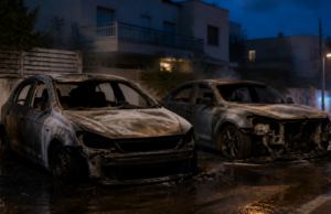 Δύο καμένα οχήματα σε κατοικημένη περιοχή της Λεμεσού σε συμβολική εικόνα