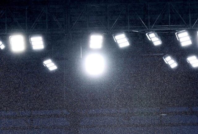 Ξανά στο γήπεδο… Επανήρχισε το ματς στην Red Bull Arena