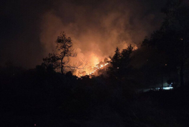 Η πυρκαγιά στο Πραστειό Κελλακίου κατά τη διάρκεια της νύχτας
