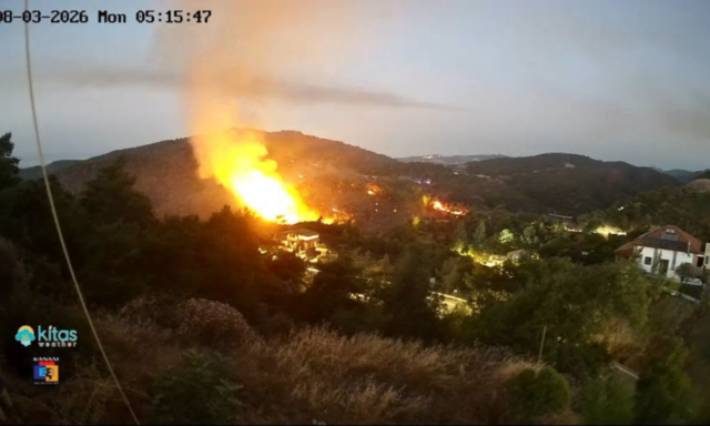 Η μεγάλη πυρκαγιά στο Πραστειό Κελλακίου όπως καταγράφηκε από την κάμερα του Kitas Weather