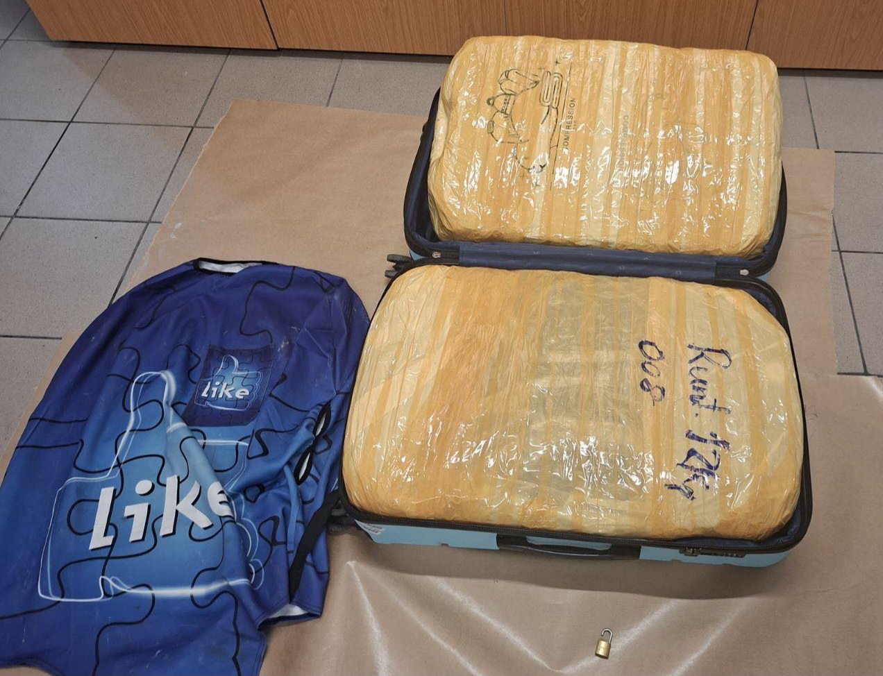 Οι συσκευασίες που εντοπίστηκαν κατά τον έλεγχο της αποσκευής, σύμφωνα με την Αστυνομία.