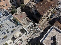 ΕΚΡΗΞΗ ΣΤΗΝ ΠΛΑΚΑ: Ολονύχτια μάχη στα συντρίμμια για τους έξι αγνοούμενους – Ποιοι βρίσκονται στη λίστα-(Βίντεο)