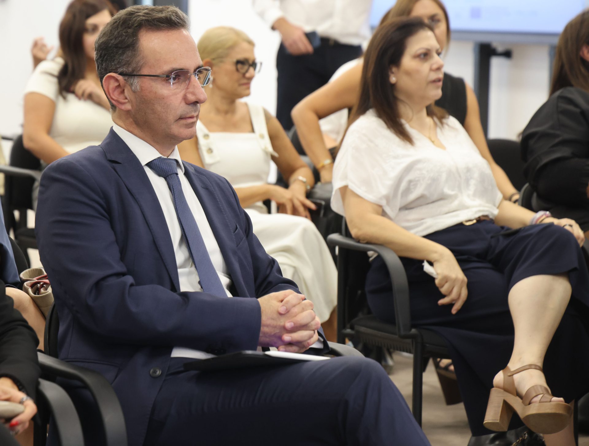 Υπουργός Εργασίας, Υφυπουργός Έρευ
