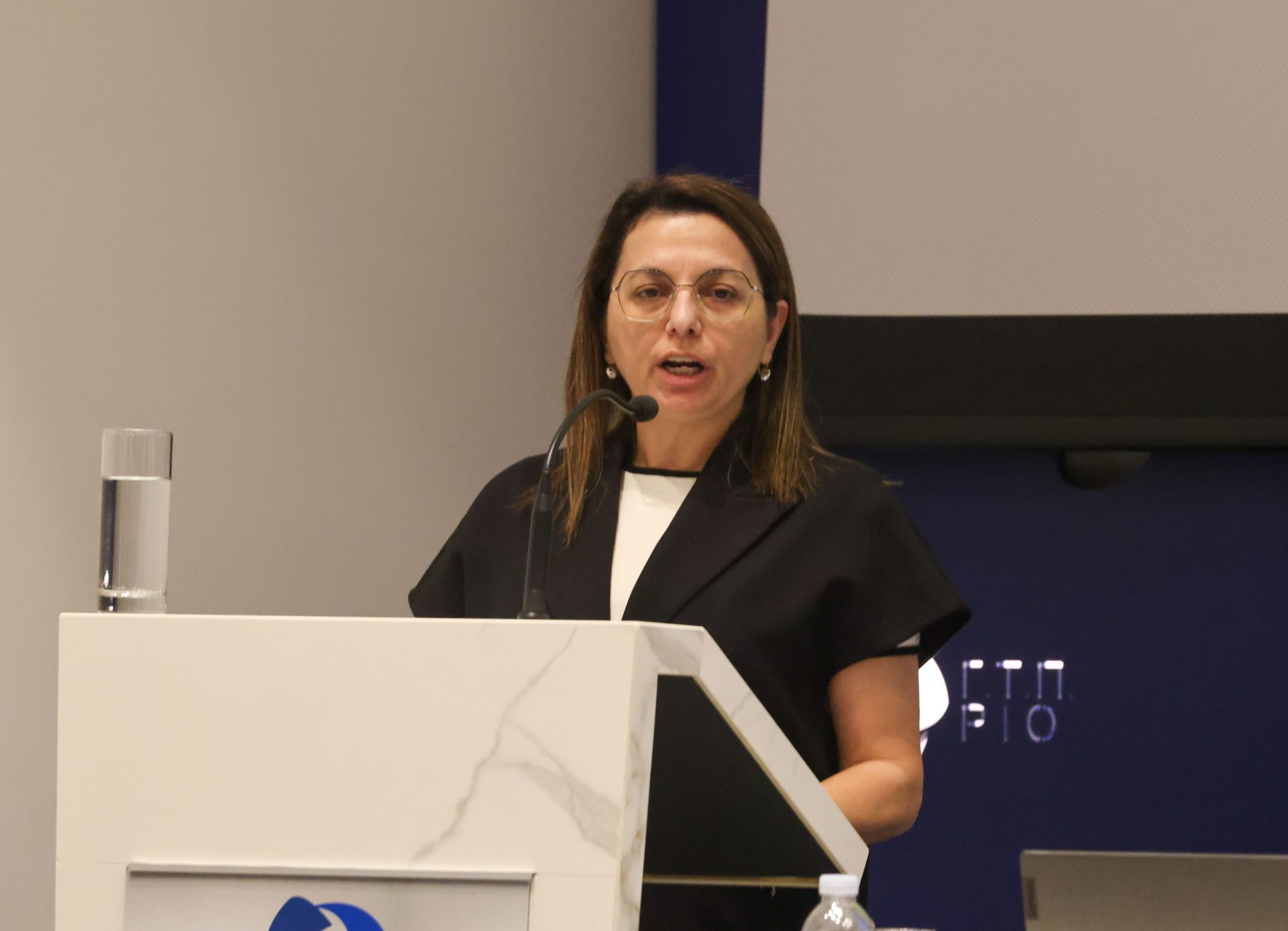 Υπουργός Μεταφορών, Υπουργός Δικαι