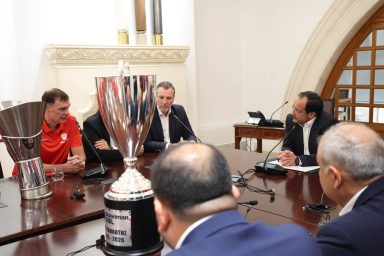 Πρόεδρος της Δημοκρατίας – Αποστολή καλαθοσφαιρικής ομάδας Ολυμπιακού Πειραιώς