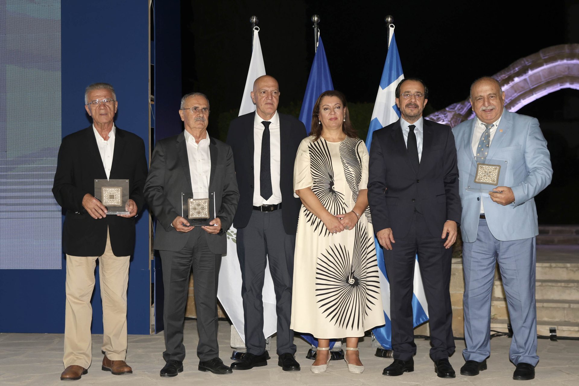 Πρόεδρος της Δημοκρατίας – Επετει