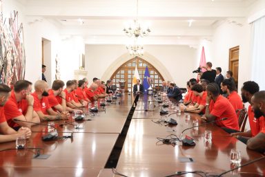 Πρόεδρος της Δημοκρατίας – Αποστολή καλαθοσφαιρικής ομάδας Ολυμπιακού Πειραιώς