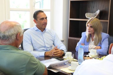 Υπουργός Εσωτερικών – Αναπληρώτρια Έπαρχος Πάφου και Προέδροι Κοινοτικών Συμβουλίων της Επαρχίας Πάφου
