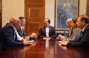 Δήλωση του Υπουργού Οικονομικών κ. Μάκη Κεραυνού μετά τη συνάντηση του Προέδρου της Δημοκρατία με αντιπροσωπία συνδικαλιστικών οργανώσεων με θέμα τη συλλογική σύμβαση του Ωρομίσθιου Κυβερνητικού Προσωπικού Δήλωση του Υπουργού Οικονομικών κ. Μάκη Κεραυνού μετά τη συνάντηση του Προέδρου της Δημοκρατία με αντιπροσωπία συνδικαλιστικών οργανώσεων με θέμα τη συλλογική σύμβαση του Ωρομίσθιου Κυβερνητικού Προσωπικού