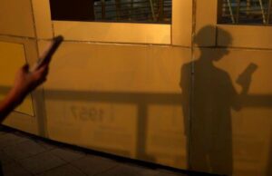 Κυβερνητική πρόταση για όριο 15 ετών στα μέσα κοινωνικής δικτύωσης