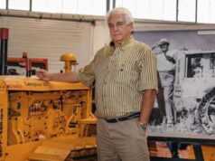 Ο Ντίμης Μαυρόπουλος στο Κυπριακό Μουσείο Ιστορικού και Κλασικού Αυτοκινήτου στη Λεμεσό