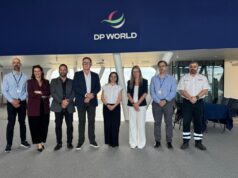 Η Υπουργός Μεταφορών Εύη Τσολάκη με στελέχη της DP World Limassol και της P&O Maritime στο Λιμάνι Λεμεσού