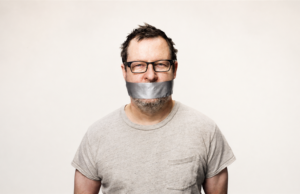 EXPLICIT στο Ριάλτο: Πέντε ταινίες του Lars von Trier σε τρεις ημέρες, αυστηρά 18+ Ο σκηνοθέτης Lars von Trier με ταινία στο στόμα για το κινηματογραφικό αφιέρωμα EXPLICIT στο Θέατρο Ριάλτο
