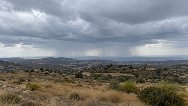 Αλλάζει ο καιρός απόψε – Βροχές, καταιγίδες και πιθανό χαλάζι