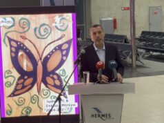 «Με μια Χρυσή Κορδέλα»: Τα έργα παιδιών στις Αναχωρήσεις του αεροδρομίου Λάρνακας