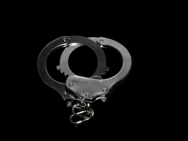 jhusemannde-handcuff-1078871_1920.jpg