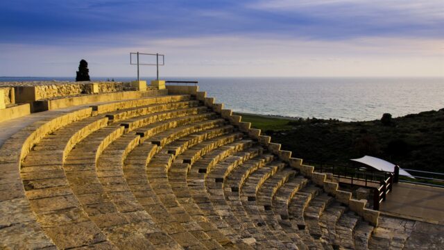 kourion-ai-lemesosblog Το αρχαίο θέατρο του Κουρίου με θέα τη θάλασσα, όπου σχεδιάζονται νέες ψηφιακές εμπειρίες με τεχνητή νοημοσύνη
