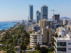 Πανοραμική άποψη της παραλιακής ζώνης και νέων κτιρίων στη Λεμεσό