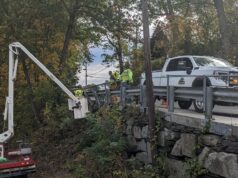 Επισκευή στηθαίου στο Brattleboro των ΗΠΑ, 15 Οκτωβρίου 2025.