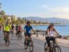 Ομάδα ποδηλατών κινείται στην παραλιακή διαδρομή της Λεμεσού