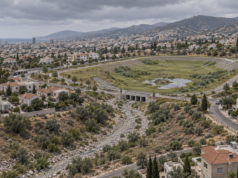 Καταιγίδες στη Λεμεσό: Πού βρίσκεται το αντιπλημμυρικό έργο της λίμνης Αγίου Αθανασίου; Εικονογράφηση σχεδιαζόμενης λεκάνης κατακράτησης ομβρίων κοντά σε αστική περιοχή