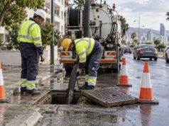 €130.000 για φρεάτια και αγωγούς ομβρίων στη Λεμεσό: Η ανάθεση που καταγράφηκε στις 18 Σεπτεμβρίου Συνεργείο καθαρίζει φρεάτιο ομβρίων σε δρόμο της Λεμεσού
