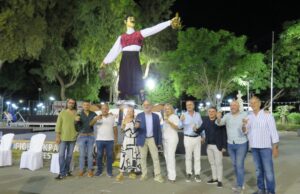 Εκπρόσωποι και συντελεστές της 65ης Γιορτής του Κρασιού στη δημοσιογραφική παρουσίαση στον Δημόσιο Κήπο Λεμεσού