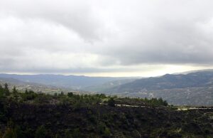 Ορεινό τοπίο στην Κύπρο όπου εφαρμόζεται το σχέδιο διακοπών χαμηλοσυνταξιούχων