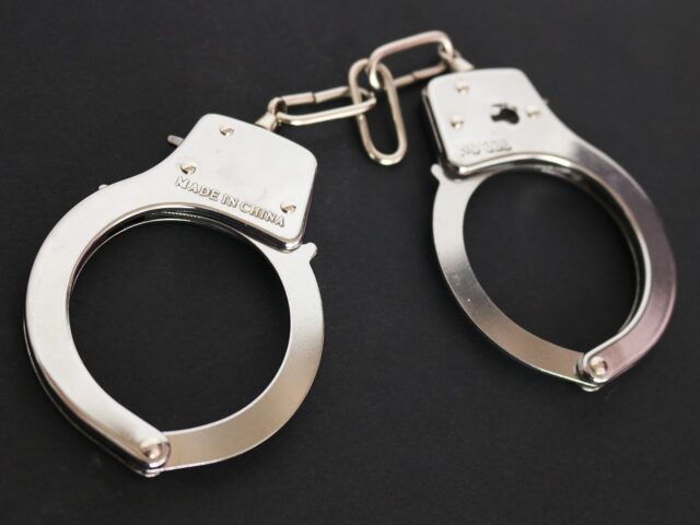 luctheo-handcuffs-354042_1920.jpg