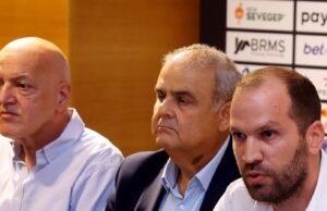 Οι εκπρόσωποι του τουρνουά καλαθόσφαιρας Νεόφυτος Χανδριώτης κατά την παρουσίαση της διοργάνωσης του 2026