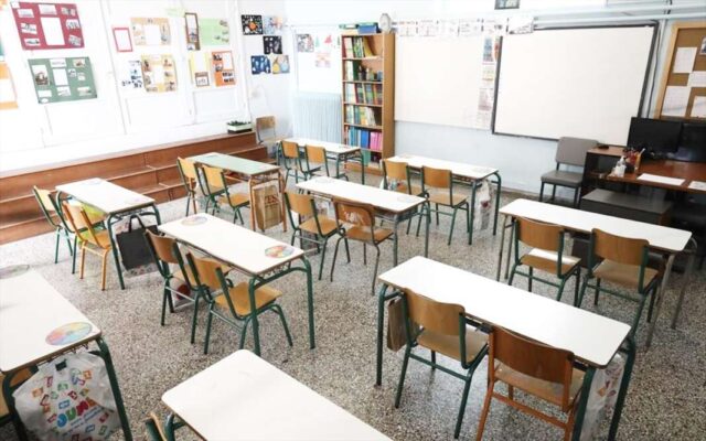 Βγαίνουν από τις τάξεις οι μαθητές την Τετάρτη – Αποχή για κλιματιστικά, υποδομές και ύλη Βγαίνουν από τις τάξεις οι μαθητές την Τετάρτη – Αποχή για κλιματιστικά, υποδομές και ύλη