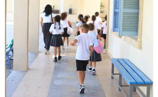 ΠΡΩΤΟ ΚΟΥΔΟΥΝΙ: 52.186 μαθητές στους δρόμους – Στα σχολεία ο Χριστοδουλίδης, στο «κόκκινο» η πρωινή κίνηση ΠΡΩΤΟ ΚΟΥΔΟΥΝΙ: 52.186 μαθητές στους δρόμους – Στα σχολεία ο Χριστοδουλίδης, στο «κόκκινο» η πρωινή κίνηση