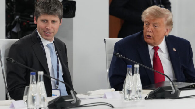 Τραμπ–Άλτμαν: Το κατ’ ιδίαν ραντεβού και η σύγκρουση για το «φρένο» στην AI
