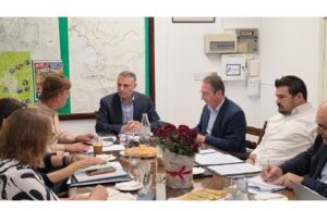 Ο Υπουργός Γεωργίας, Αγροτικής Ανάπτυξης και Περιβάλλοντος επισκέφθηκε Μαλούντα και Παλαιχώρι και συζήτησε με παραγωγούς και εκπροσώπους των τοπικών αρχών Ο Υπουργός Γεωργίας, Αγροτικής Ανάπτυξης και Περιβάλλοντος επισκέφθηκε Μαλούντα και Παλαιχώρι και συζήτησε με παραγωγούς και εκπροσώπους των τοπικών αρχών