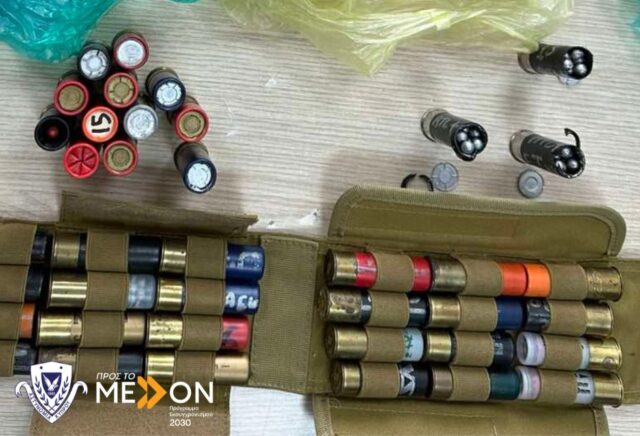38 ύποπτα απαγορευμένα φυσίγγια και νεκρά θηράματα σε οικία