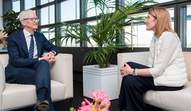 Ο Τιμ Κουκ της Apple χαιρετίζει τη δράση της ΕΕ για την προστασία των παιδιών στο διαδίκτυο