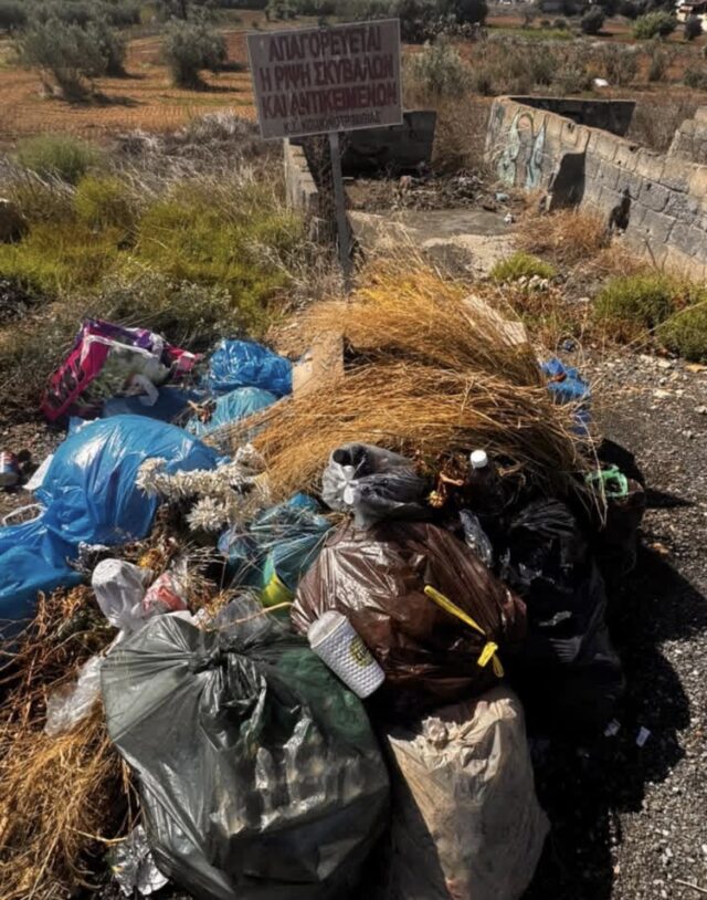 Σκουπίδια έξω από το κοιμητήριο Κοκκινοτριμιθιάς – Έκκληση για καθαρισμό και τοποθέτηση κάδου