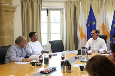 Υπουργός Εσωτερικών ‒ Πρόεδρος Ένωσης Κοινοτήτων Κύπρου και Κοινοτάρχες Αγίας Ειρήνης, Νικηταρίου, Κανναβιών, Ξυλιάτου