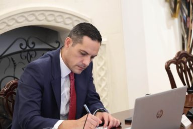 Πρόεδρος της Δημοκρατίας ‒ Ειδική Συνεδρία του Υπουργικού Συμβουλίου με νέους και νέες