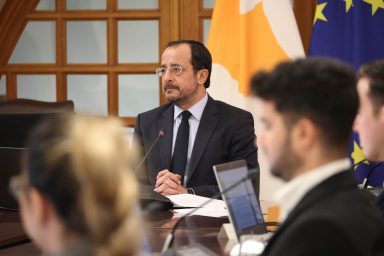 Πρόεδρος της Δημοκρατίας ‒ Ειδική Συνεδρία του Υπουργικού Συμβουλίου με νέους και νέες
