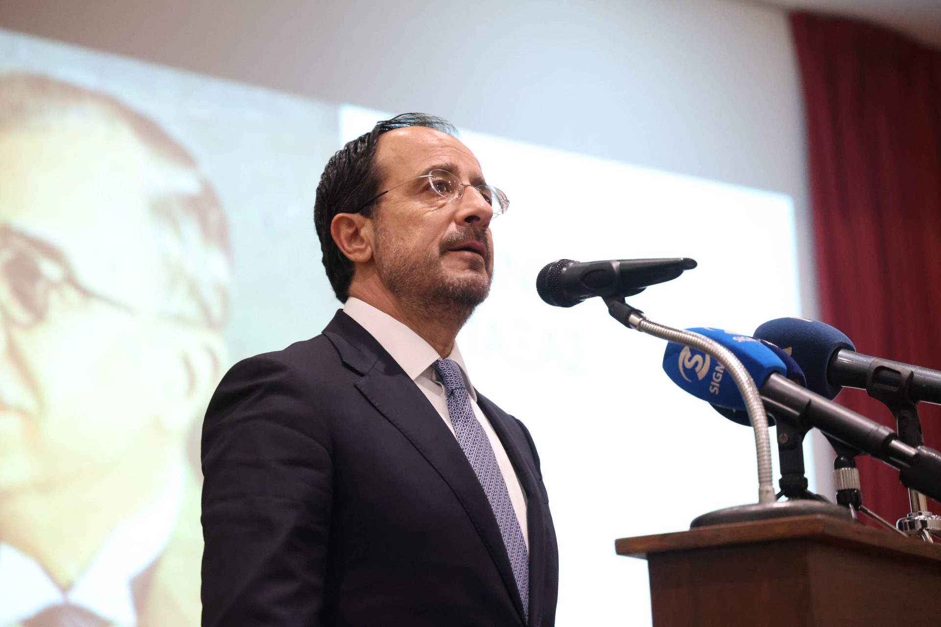 Πρόεδρος της Δημοκρατίας – Επετει