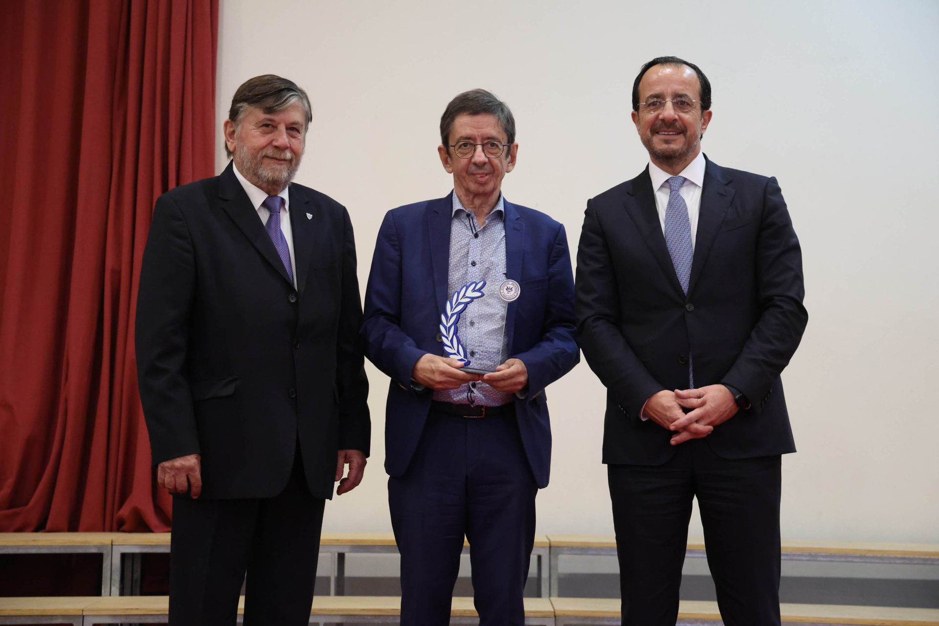 Πρόεδρος της Δημοκρατίας – Επετει