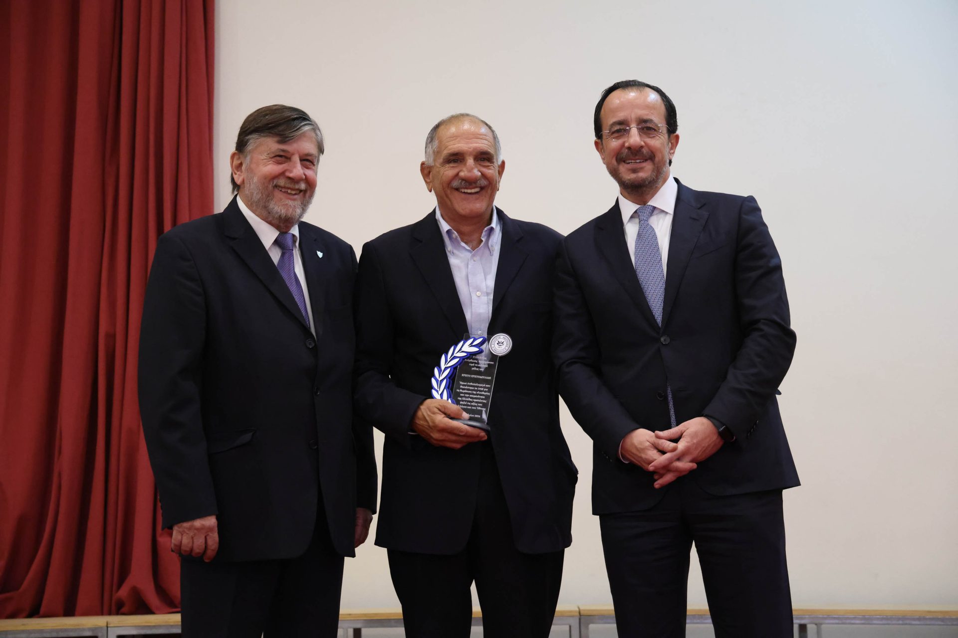 Πρόεδρος της Δημοκρατίας – Επετει