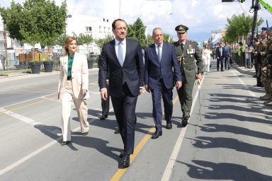 Πρόεδρος της Δημοκρατίας ‒ Χαιρετισμός της στρατιωτικής παρέλασης της 1ης Οκτωβρίου